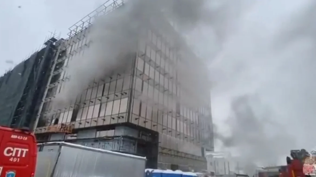 Ρωσία: Τουλάχιστον επτά νεκροι στη Μόσχα από πυρκαγιά σε υπό κατασκευή κτίριο με 200 άτομα