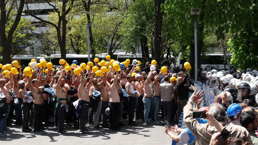 Τουρκία: Οι 110 απλήρωτοι ανθρακωρύχοι τερμάτισαν την απεργία πείνας που ξεκίνησαν στις 12 Απριλίου