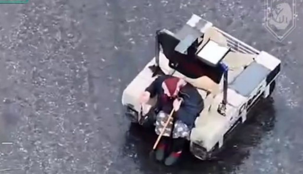 Ουκρανία: «Γιαγιά, ανέβα!» - Πώς ένα ρομπότ διέσωσε ηλικιωμένη από ρωσικούς βομβαρδισμούς - ΒΙΝΤΕΟ