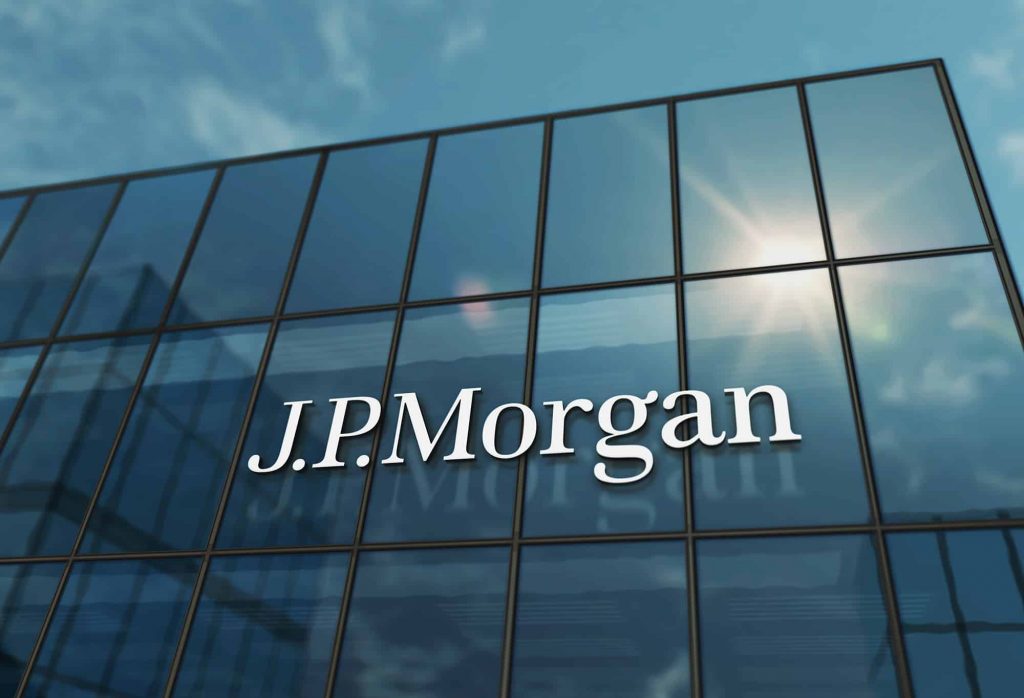 H διπλή ανάλυση της JP Morgan για το ελληνικό χρηματιστήριο μετά την αναβάθμιση από τον STOXX