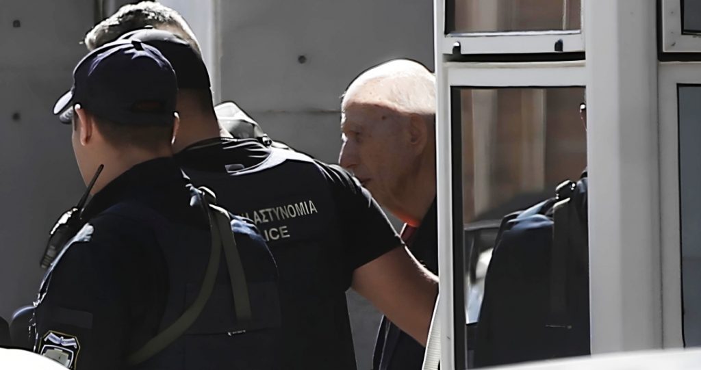 Σήμερα η απολογία του 89χρονου πιστολέρο: Κατηγορείται για τρία κακουργήματα και έξι πλημμελήματα - Τι είπε στους αστυνομικούς