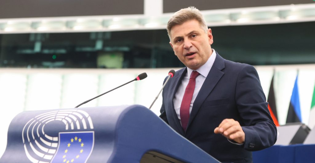 Νικόλας Φαραντούρης: Ανακοίνωσε τη συμπόρευσή του με το ΠΑΣΟΚ