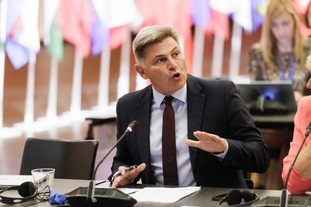 Επιστολή αποχώρησης Φαραντούρη από την Ευρωπαϊκή Αριστερά - Προσχωρεί στους Ευρωσοσιαλιστές