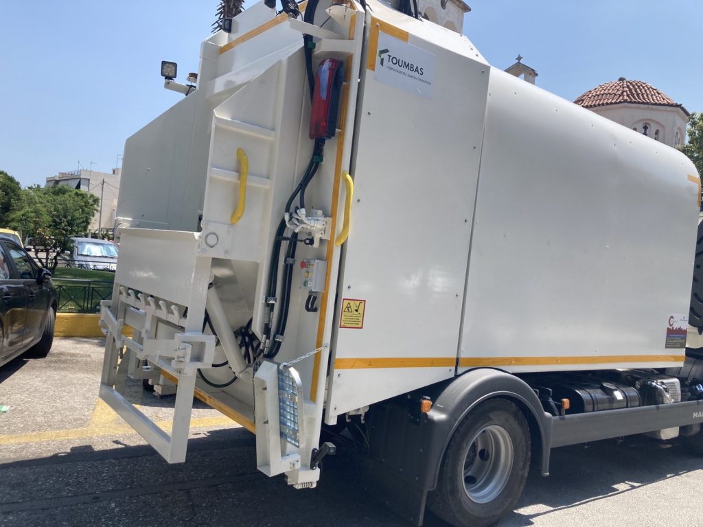 Σοκ στη Θεσσαλονίκη: Άστεγος κοιμόταν σε κάδο σκουπιδιών και κατέληξε στην πρέσα απορριμματοφόρου κατά την αποκομιδή