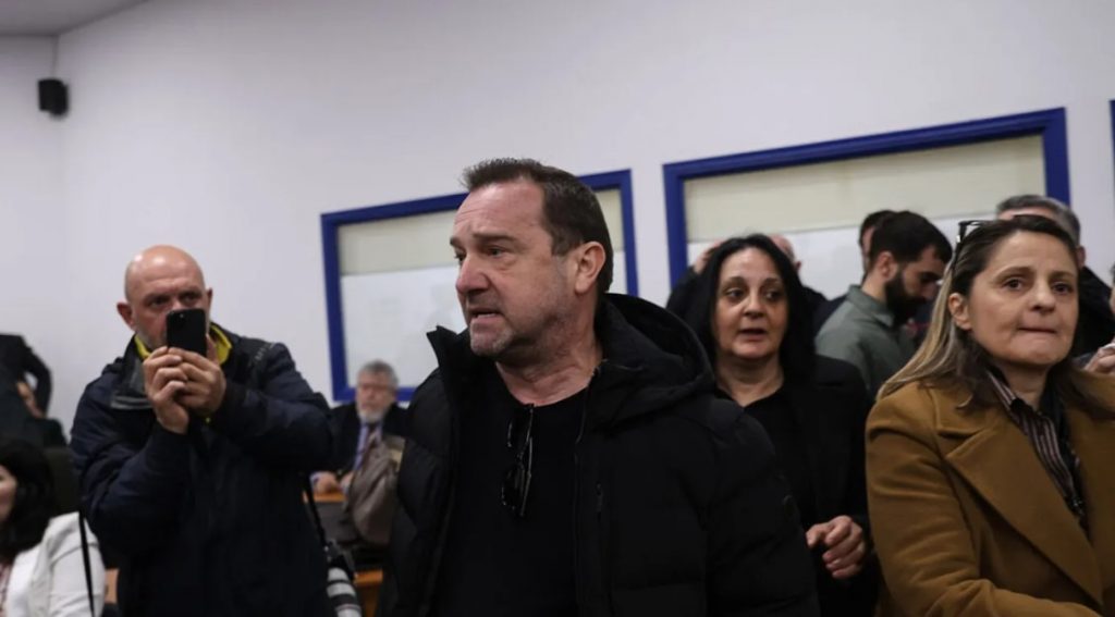 Πλακιάς για το σποτ του κόμματος Καρυστιανού: Oρισμένες φορές τα περιστέρια έχουν χαμηλές πτήσεις και καταλήγουν σε κατσαρόλα