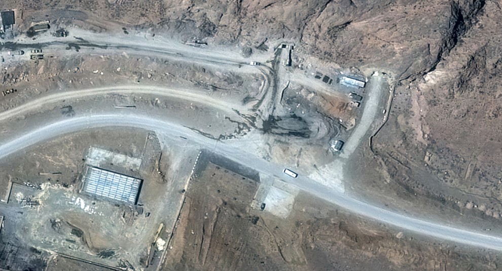 Εκσκαφείς, διάδρομος προσγείωσης και μεταγωγικά αεροσκάφη: Tο σχέδιο των ΗΠΑ για να πάρουν 500 κιλά ουρανίου από το Ιράν