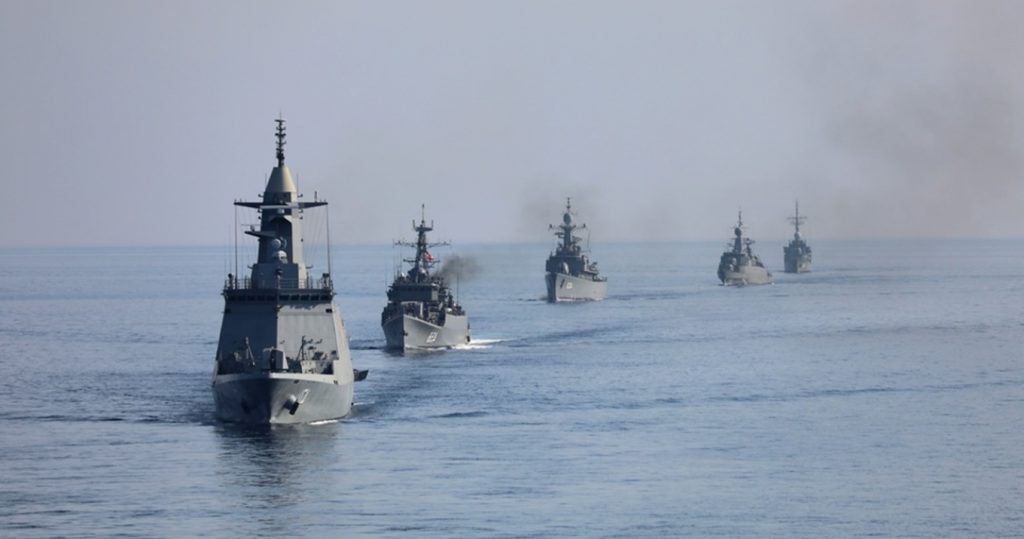 Οι Ιρανοί λένε πως χτύπησαν αμερικανικό πολεμικό πλοίο με δύο πυραύλους για να μην μπει στα Στενά του Ορμούζ - Διαψεύδουν οι ΗΠΑ