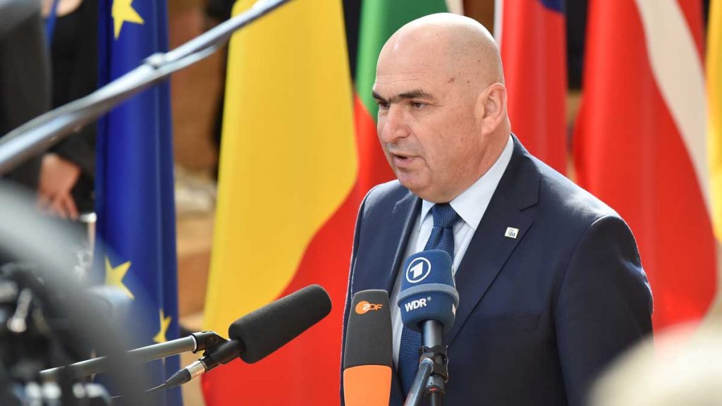 Ρουμανία: Έπεσε η κυβέρνηση του Μπολοζάν