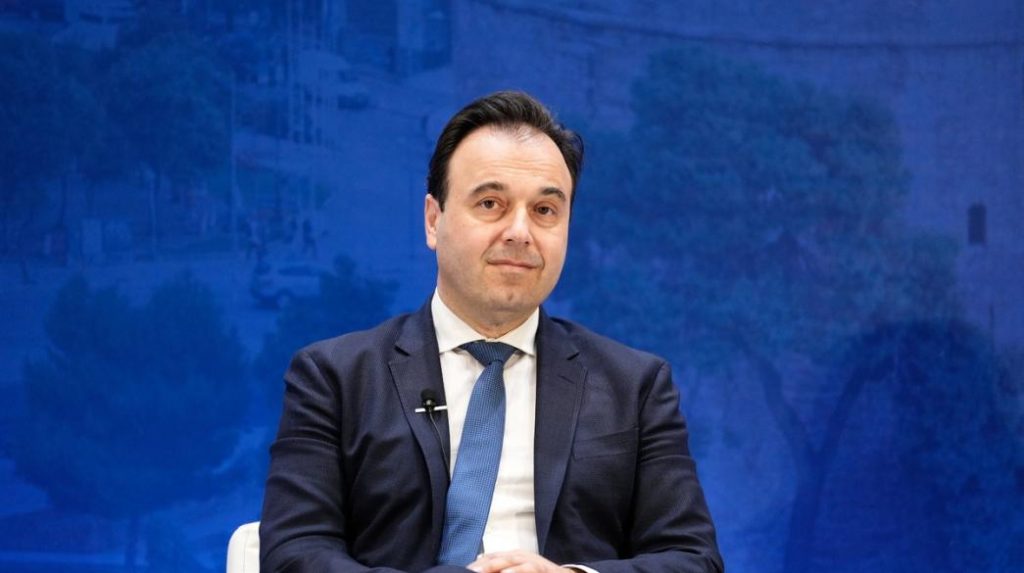 Παπαστεργίου: Ναι στο ίντερνετ, όχι στα social μέχρι τα 15 - Πότε έρχεται το νομοσχέδιο