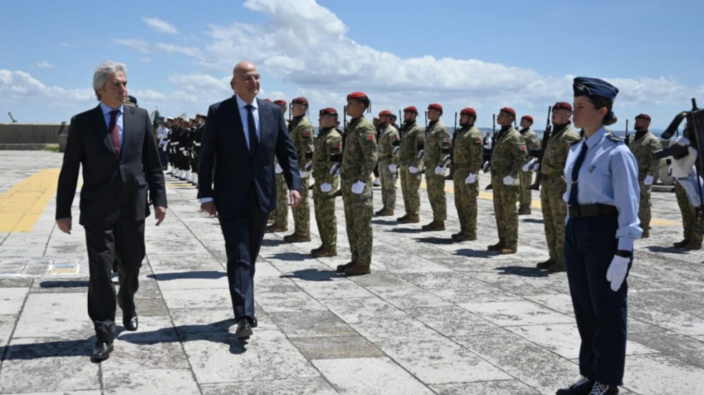 Η Ελλάδα εξετάζει την αγορά στρατιωτικών αεροσκαφών C-390, δήλωσε ο Νίκος Δένδιας
