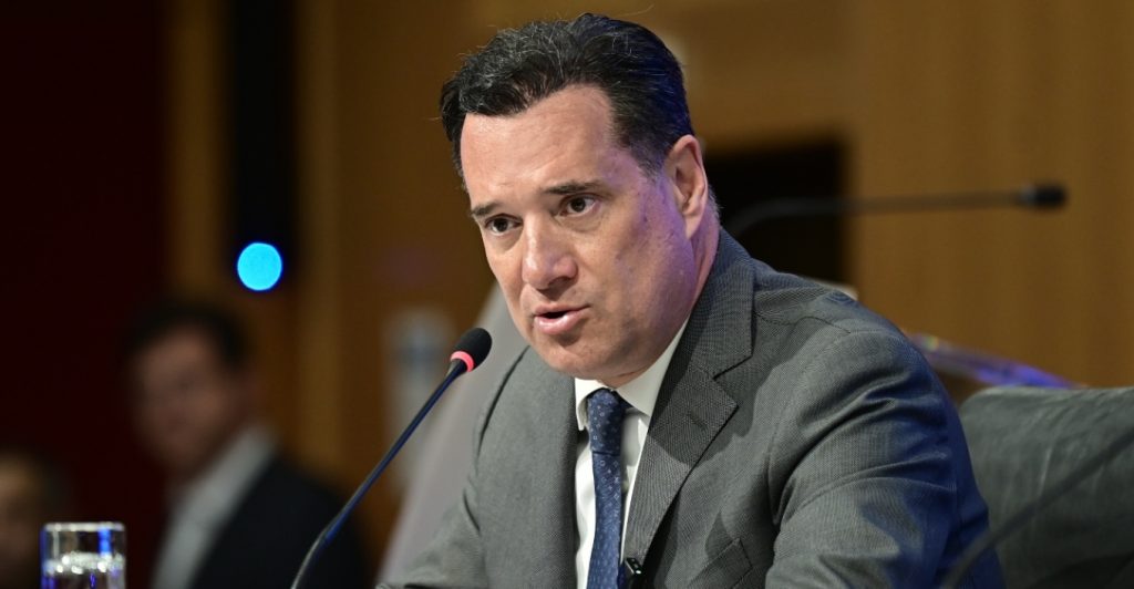 Αδ. Γεωργιάδης: Υπάρχουν υπουργοί που είναι σε αεροπλάνο και γυρνάνε το σύμπαν