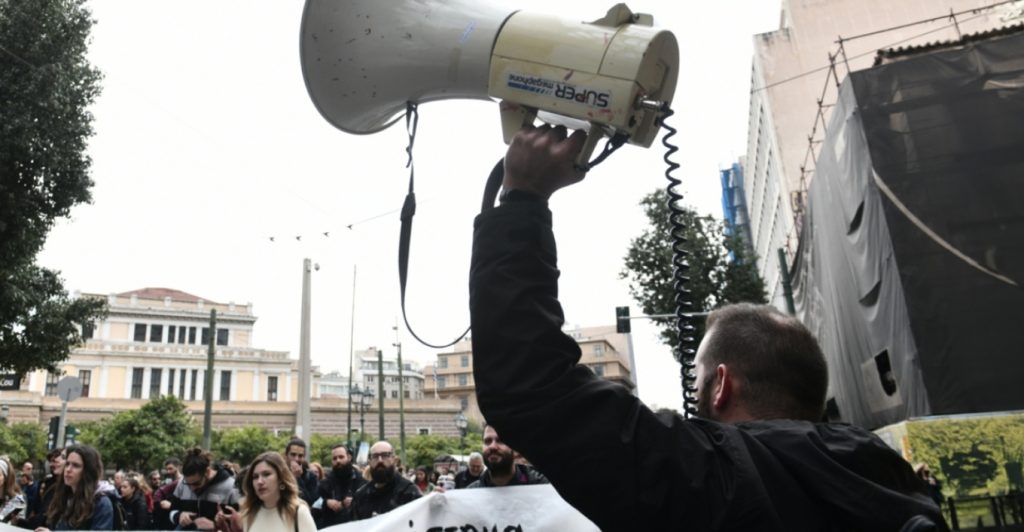 Πανελλαδική απεργία την Τετάρτη 13/5 στο δημόσιο, αναλυτικός οδηγός - Ποιοι κατεβαίνουν στους δρόμους, τι θα γίνει με σχολεία και ΜΜΜ
