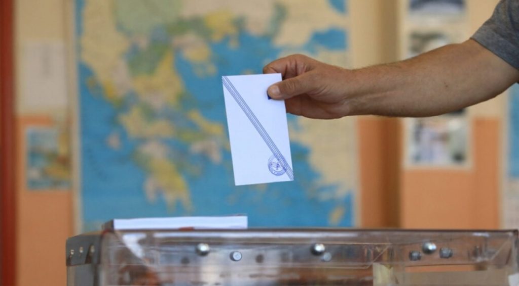 Δημοσκόπηση Interview: Καθαρό προβάδισμα της ΝΔ στην εκτίμηση ψήφου - «Mάχη» Τσίπρα με Ανδρουλάκη για τη δεύτερη θέση