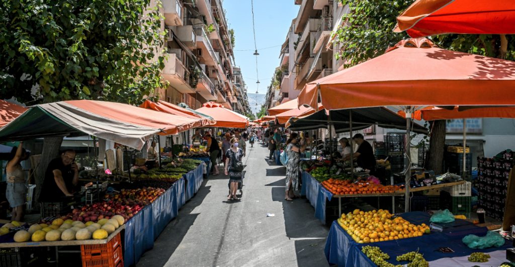 Σε τροχιά αναδιάρθρωσης οι λαϊκές αγορές της Αττικής - Τι συζητήθηκε στη σύσκεψη στο υπουργείο Ανάπτυξης