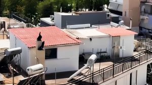 Στο Παίδων τα 6 ανήλικα που ζούσαν με τους γονείς τους σε δώμα «χωματερή» στο Περιστέρι – «Τι λέει η γιαγιά τους