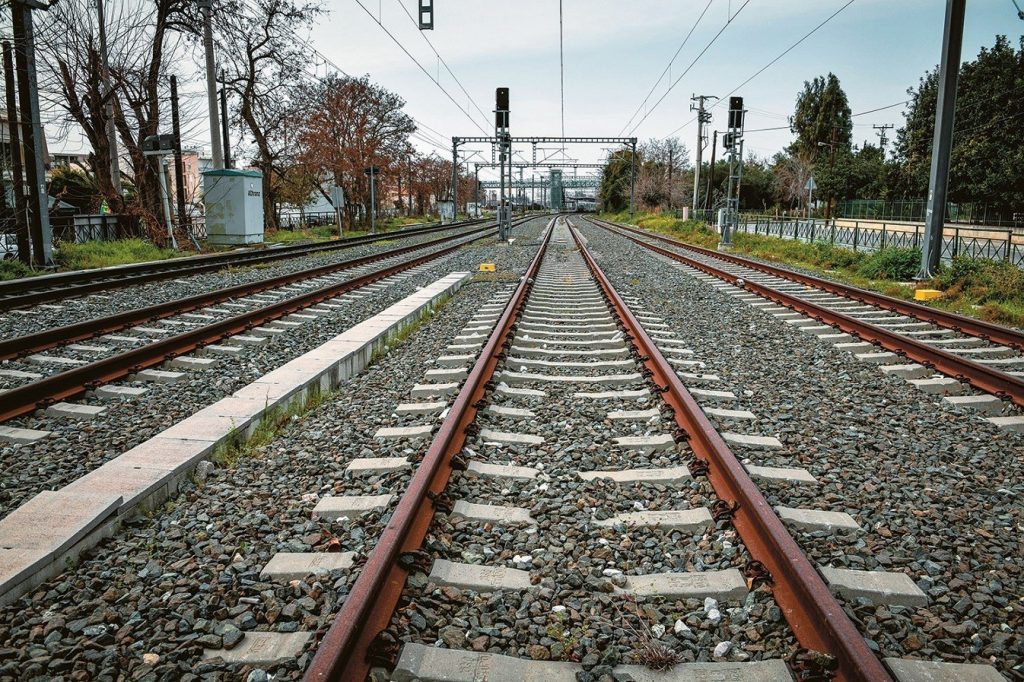 Η Ελβετία πρωτοπορεί με φωτοβολταϊκά στις ράγες των σιδηροδρομικών γραμμών
