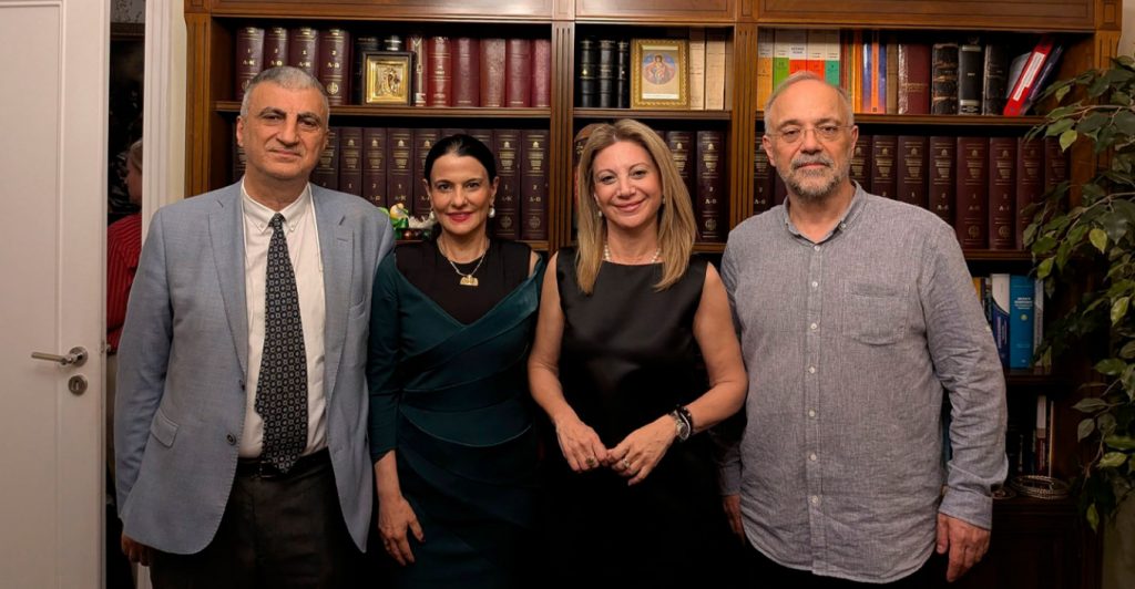 Επιτελείο Καρυστιανού: Δεν κάνουμε face control, ούτε μπορούμε να ελέγξουμε άμεσα παρελθόν ή ποινικό μητρώο όσων φωτογραφίζονται με την Πρόεδρο