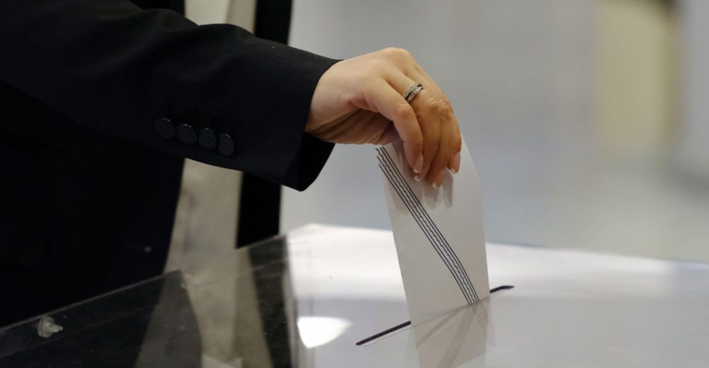 Δημοσκόπηση Real Polls: Τρεις μονάδες πάνω η Ν.Δ στο 29,1%, στο 16,1% ο Τσίπρας, στο 13,1% η Καρυστιανού, μονοψήφιο το ΠΑΣΟΚ