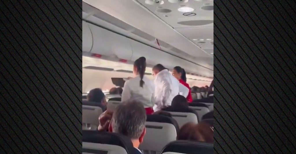 Πανικός σε πτήση στην Κολομβία: Επιβάτες κλαίνε και προσεύχονται μετά από δύο αποτυχημένες προσγειώσεις - Βίντεο
