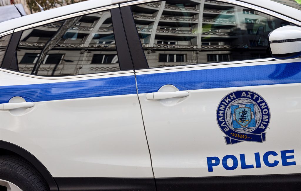 Συνελήφθη 34χρονος που απείλησε οδηγό με πιστόλι κρότου μετά από καβγά στη Βουλιαγμένης