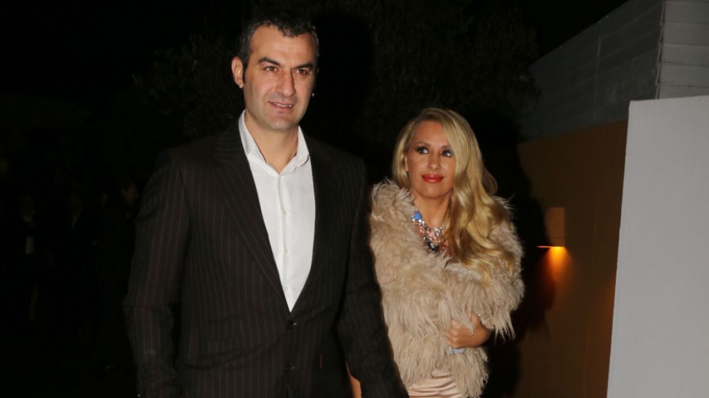 Τραϊανός Δέλλας για Γωγώ Μαστροκώστα: Σήμερα πριν 16 χρόνια μας ένωσε ο Θεός με τα δεσμά του γάμου, χτες κόπηκαν πάλι από εκείνον, τέτοιο σενάριο ούτε σε ταινία