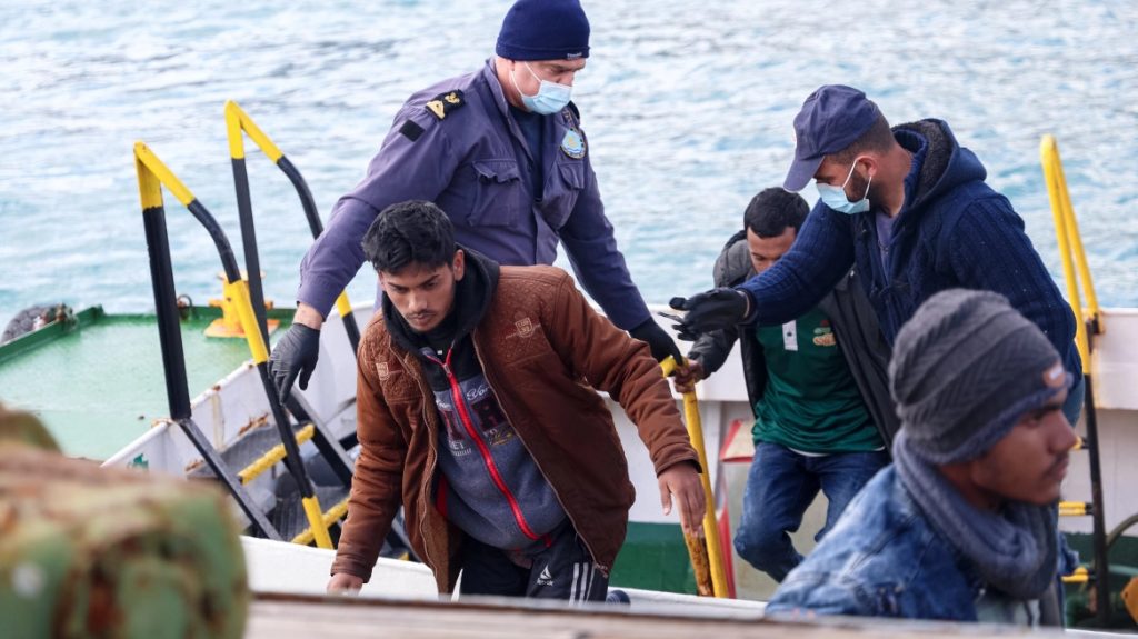 Σχεδόν 800 παράνομοι μετανάστες στην Κρήτη σε μια μέρα και δώδεκα επιχειρήσεις έρευνας και διάσωσης