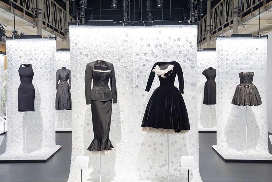 260522161607_imgi_5_Alaia-et-Dior-2025-Fandation-Alaia-by-Sai-Stephane-Ait-Ouarab-2025-13