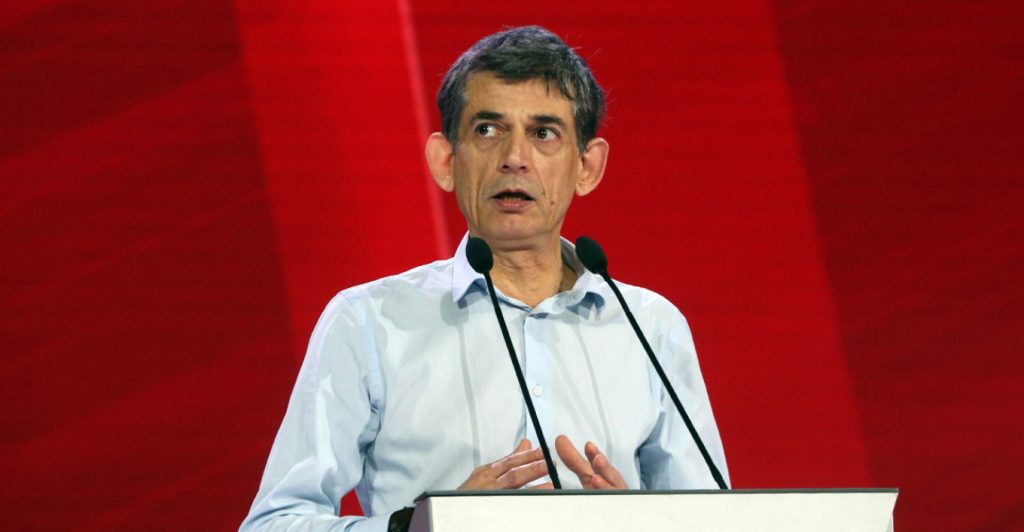 Ο Καρανίκας αποδομεί Τσίπρα και... συμπαράταξη: «Μπουρδολογία ακαδημαϊκού επιπέδου, ένα Άρλεκιν για ν