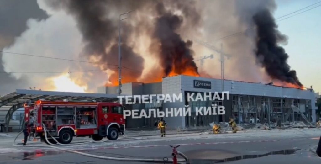 Νυχτερινό ρωσικό σφυροκόπημα στην Ουκρανία: Τουλάχιστον οκτώ νεκροί από πυραύλους και drones