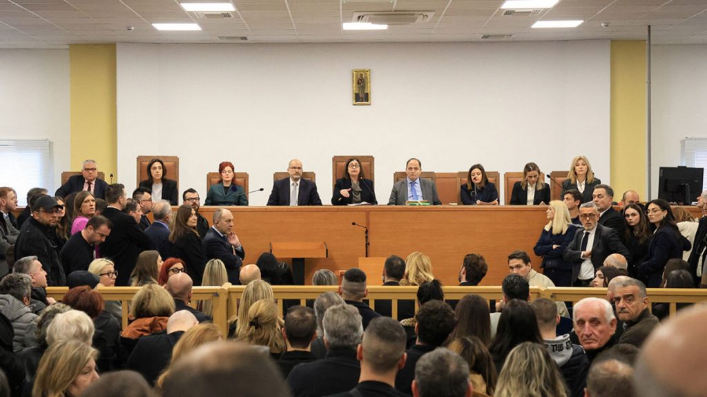Δίκη για Τέμπη: Να γίνει δεκτή η υποστήριξη της κατηγορίας μόνο από κοντινούς συγγενείς προτείνει η εισαγγελέας