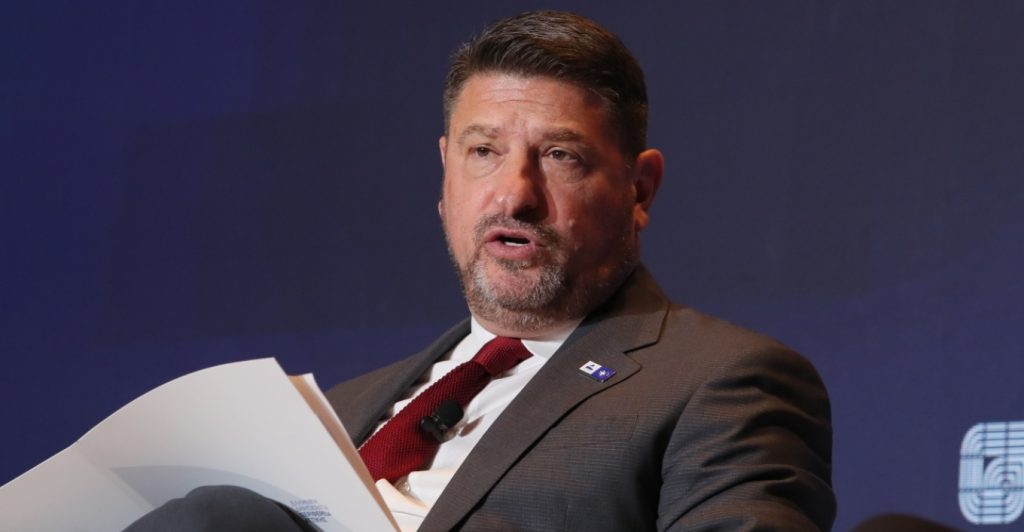 Ν. Χαρδαλιάς: Διαθέτουμε 7,2 εκατ. για να εξοπλίσουμε τα σχολεία της Αττικής με 549 εργαστήρια πληροφορικής