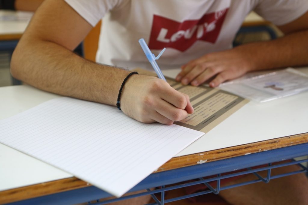 Πανελλαδικές 2026: Σε Αρχαία, Μαθηματικά και Βιολογία εξετάζονται σήμερα οι υποψήφιοι των ΓΕΛ