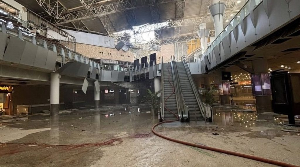 Κλιμάκωση στον Κόλπο: Το Κουβέιτ καθηλώνει τα αεροπλάνα μετά το ιρανικό χτύπημα στο αεροδρόμιο - Ο Τραμπ πιέζει την Τεχεράνη για τα πυρηνικά