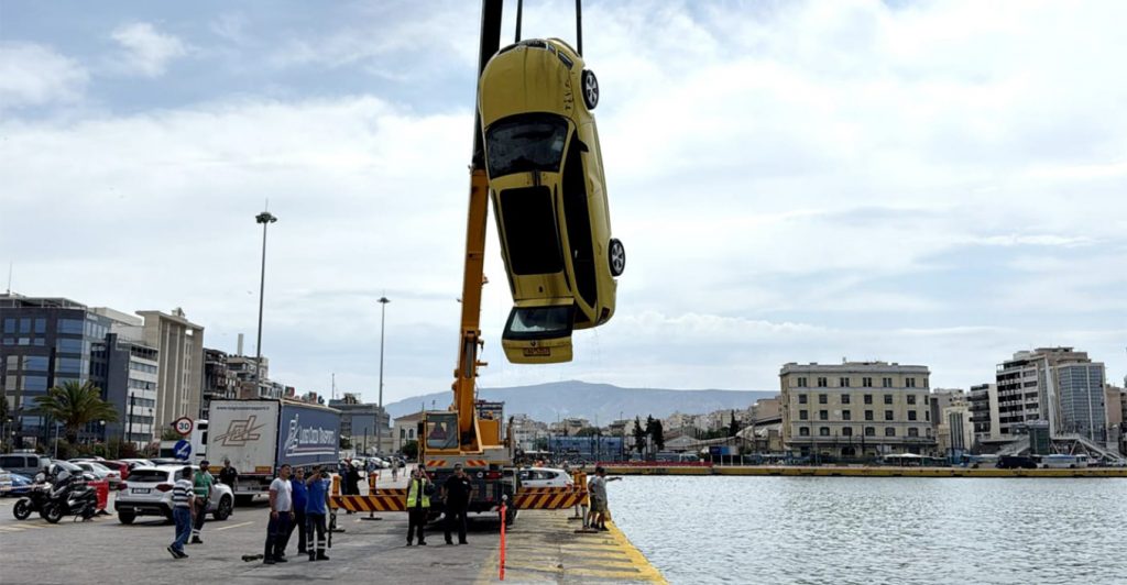 Τραγωδία στο λιμάνι του Πειραιά: Ανασύρθηκε νεκρός ο οδηγός του ταξί που έπεσε στη θάλασσα