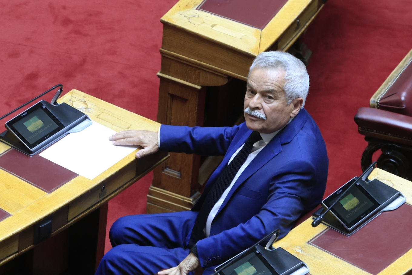 Κώστας Κόλλιας: Ορκίστηκε βουλευτής της Νέας Δημοκρατίας μετά την απώλεια του Νίκου Ταγαρά
