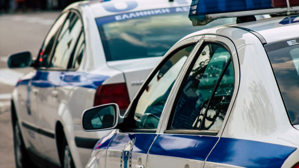 Μεγάλη αστυνομική επιχείρηση στην Αττική: Οκτώ συλλήψεις για κύκλωμα ναρκωτικών και όπλων - Ανάμεσά τους και ο «αρχηγός»