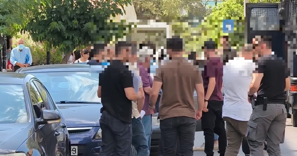 Νέες αποκαλύψεις για το κύκλωμα στις πολεοδομίες: Έπαιρναν χρήματα ακόμα και μέσα σε κουτιά γλυκών, «μετέτρεπαν» λεφτά δωροληψίας σε έργα τέχνης