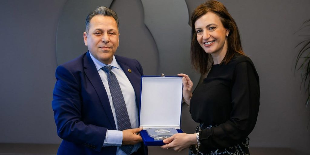 CrediaBank: Δωρεά εξοπλισμού ΚΑΡΠΑ στο ΕΚΑΒ για τη διαχείριση κρίσιμων περιστατικών