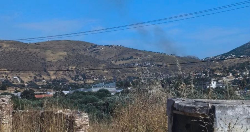 Φωτιά στην Κερατέα - Eπιχειρούν πάνω από 60 πυροσβέστες