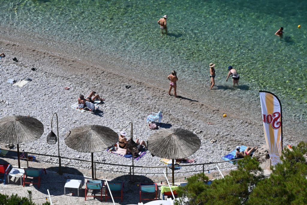 Καιρός: Ζέστη έως 35 βαθμούς σήμερα - Πότε αλλάζει το σκηνικό