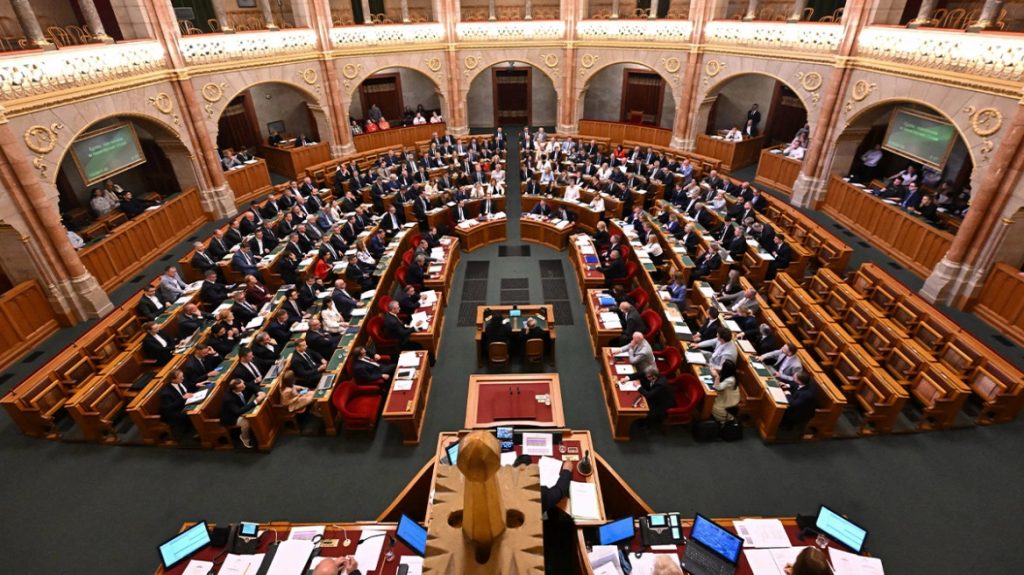 Ουγγαρία: Όριο της θητείας του πρωθυπουργού στο Σύνταγμα εισάγουν οι βουλευτές