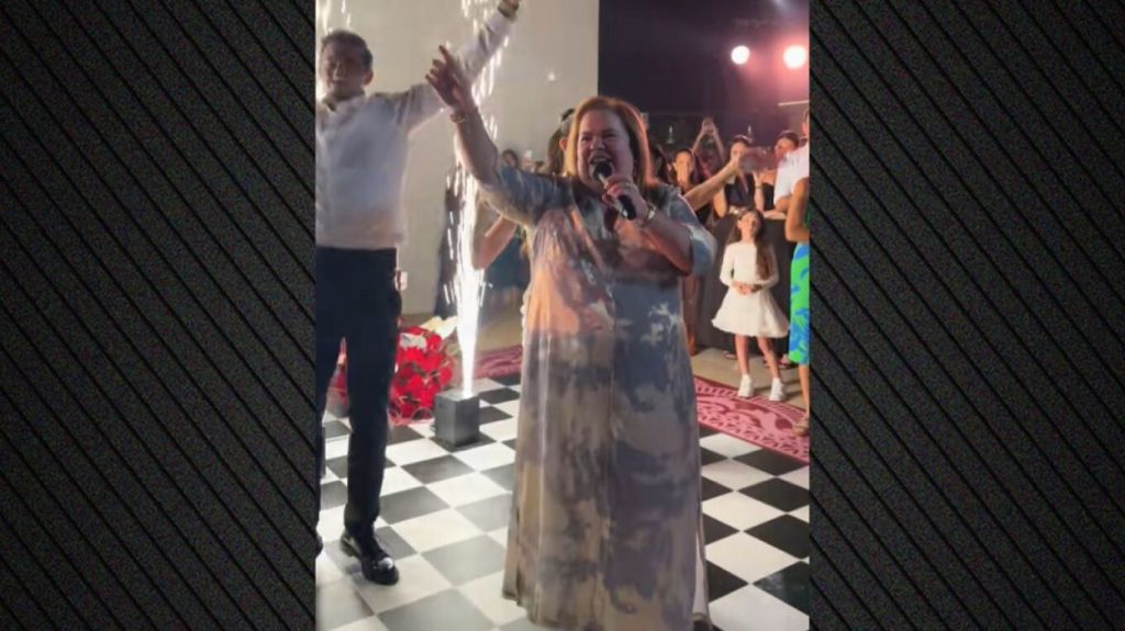 Έφη Θώδη: Τραγούδησε σε γάμο το «Can’t Take My Eyes Off You» , η εμφάνιση που θύμισε σκηνή από το Παρά Πέντε - Βίντεο