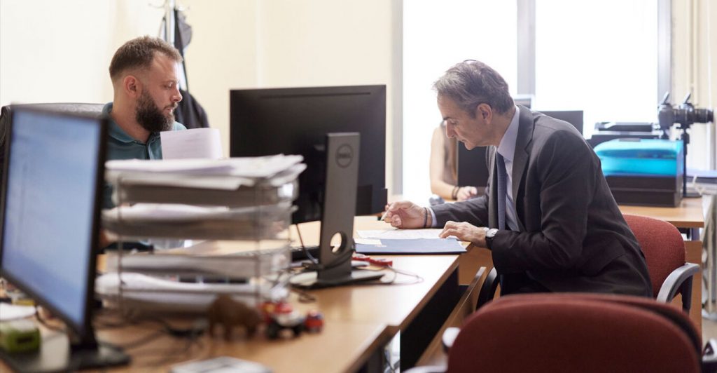 Κυριάκος Μητσοτάκης: Στο Αστυνομικό Τμήμα Συντάγματος για έκδοση νέας ταυτότητας ο Πρωθυπουργός