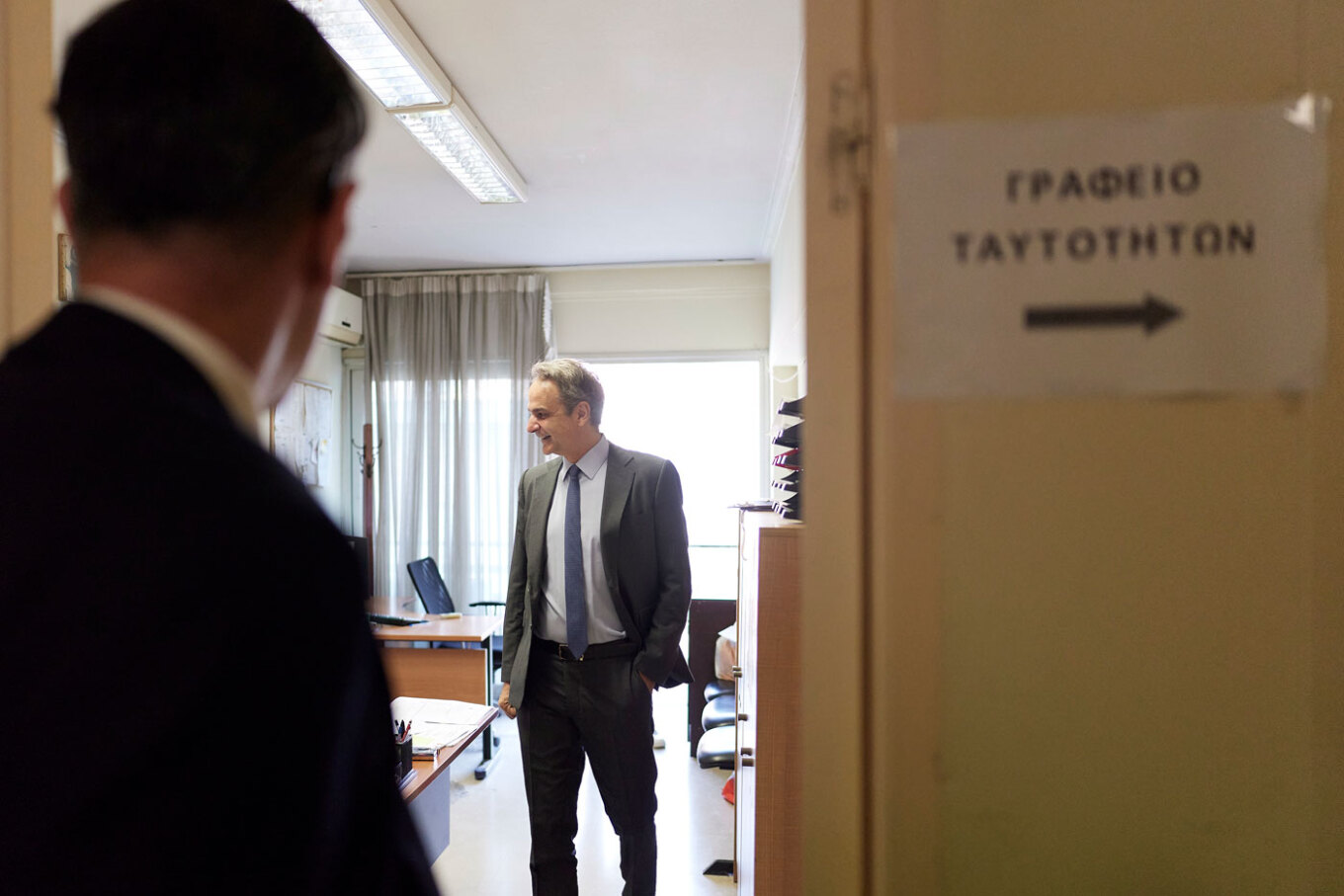 Κυριάκος Μητσοτάκης: Στο Αστυνομικό Τμήμα Συντάγματος για έκδοση νέας ταυτότητας ο Πρωθυπουργός