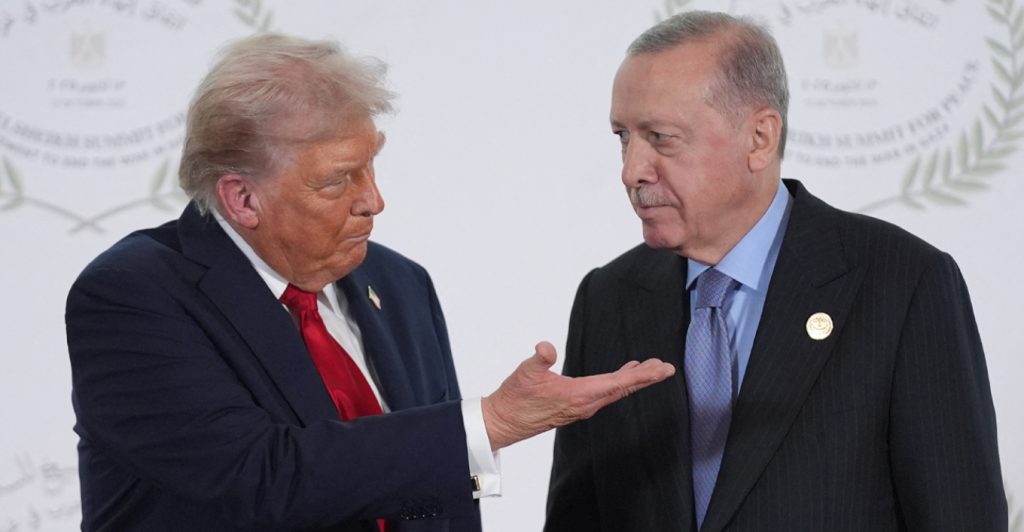 Όλα ανοιχτά από τον Τραμπ για τα F-35 στην Τουρκία - «Πιθανόν να κάνω κάτι που θα τους χαροποιήσει» είπε λίγο πριν τη σύνοδο κορυφής του ΝΑΤΟ