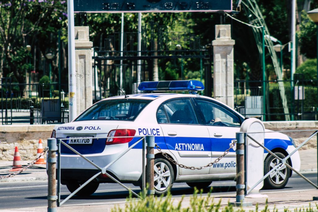 Σοκαριστικό έγκλημα στην Κύπρο: Αστυνομικός πυροβόλησε τη σύζυγό του και αυτοκτόνησε