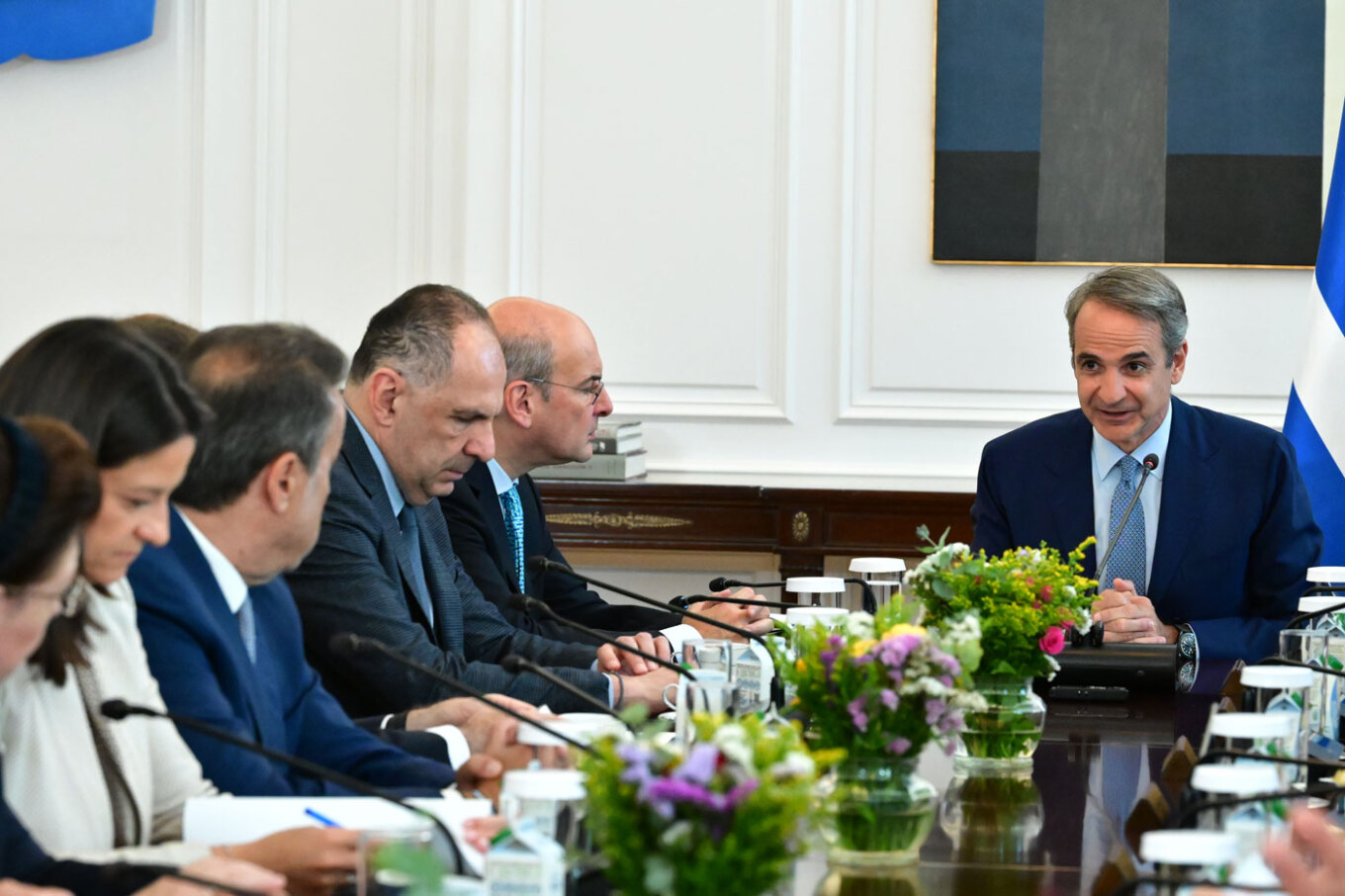 Κυριάκος Μητσοτάκης από το υπουργικό: Αναμένεται περαιτέρω πτώση στην τιμή της βενζίνης στην αντλία