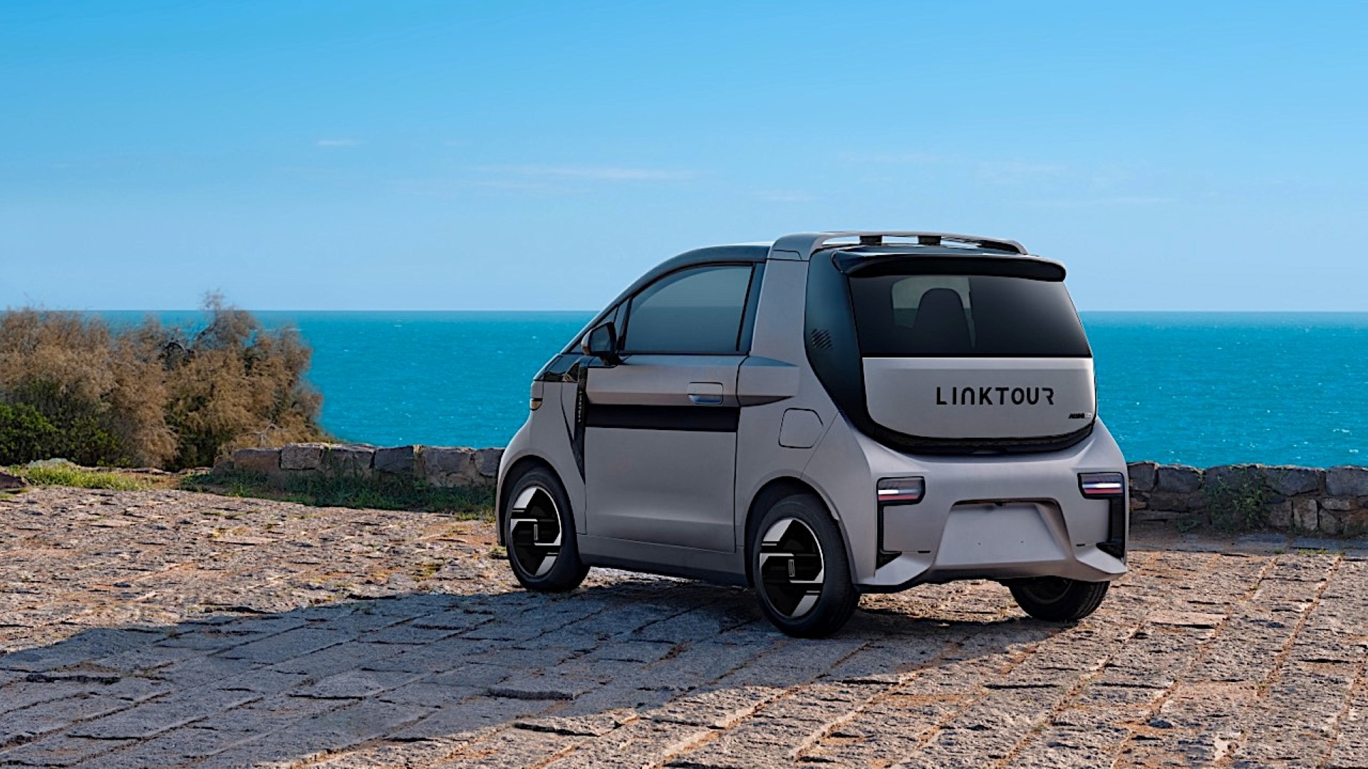 LinkTour Alumi: Το νέο ηλεκτρικό για την πόλη έφτασε στην Ελλάδα