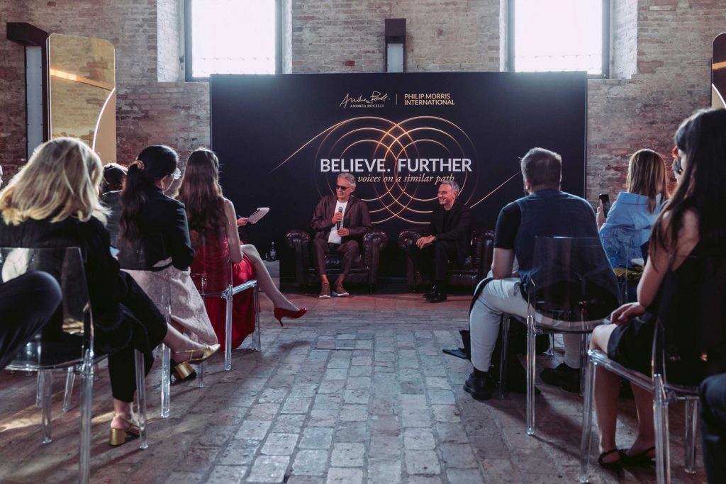 Η Philip Morris International και ο Andrea Bocelli παρουσίασαν την πλατφόρμα “Believe. Further”