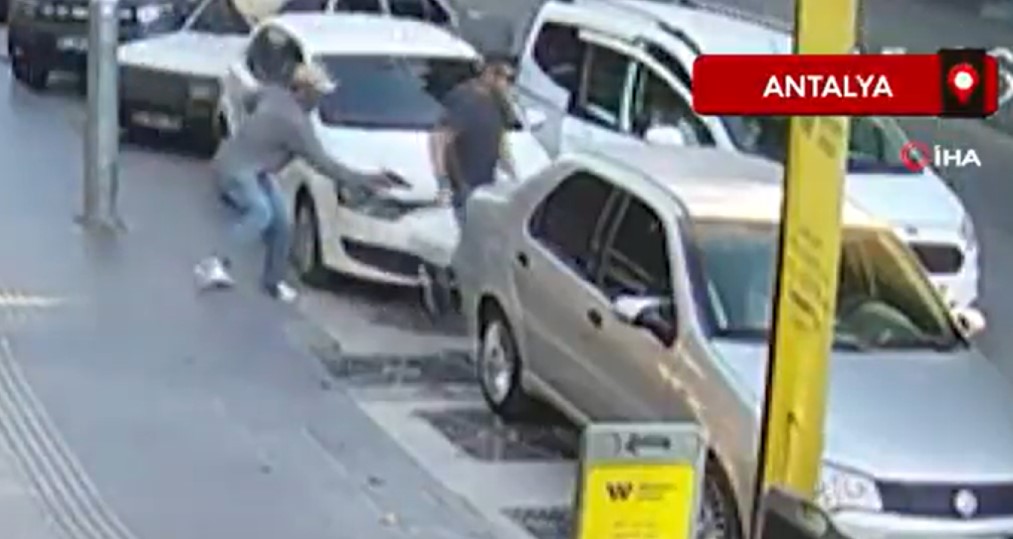 Άγρια επίθεση στην Τουρκία: Του έστησε ενέδρα και τον πυροβόλησε τρεις φορές ενώ κουβαλούσε τούρτα γενεθλίων - ΒΙΝΤΕΟ